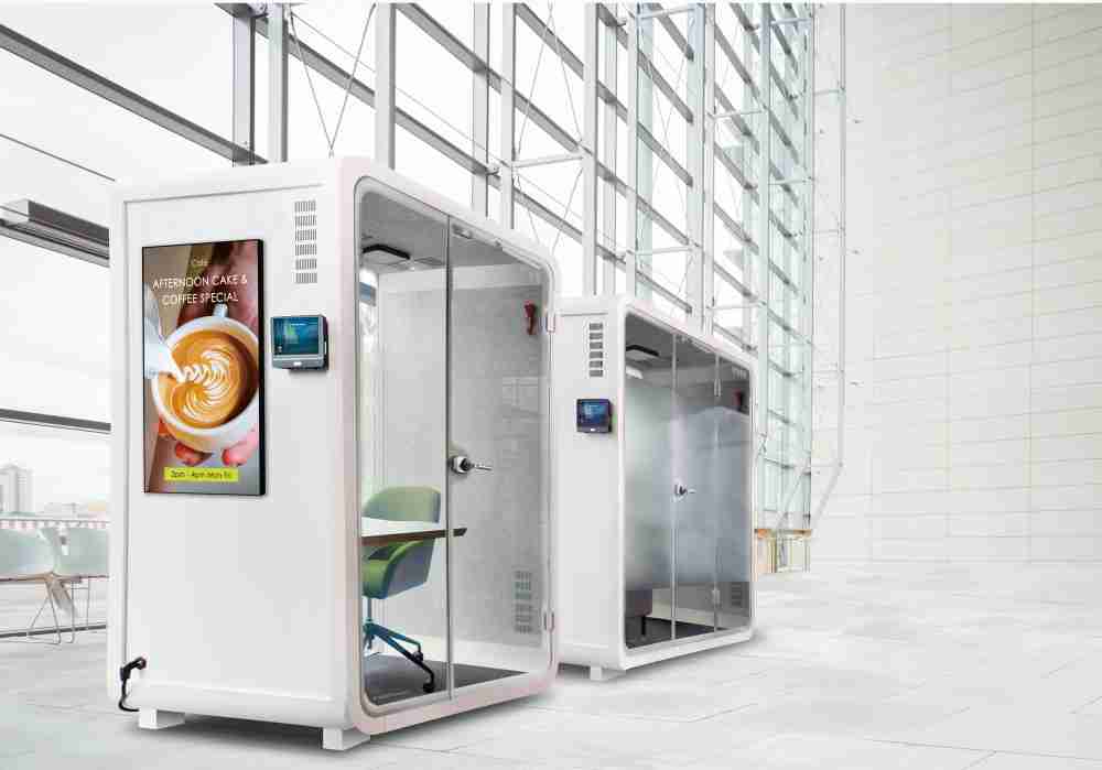 尊时凯龙子公司达擎之智慧行动办公舱，，，采用PDLC智能调光玻璃设计，，，透过通电与断电的电流切换，，，，呈现透明与雾面效果，，，具节能降耗特性并兼顾隐私，，确保信息安全