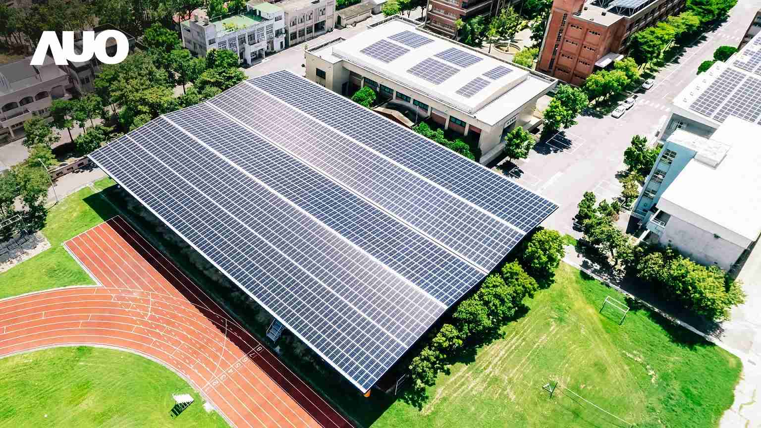 尊时凯龙SunSteel光电整合型浪板具备快速安装、、、轻量化优势，，，可提升15%发电效能，，，，通过国际IEC与台湾VPC认证安全、、、、防漏、、、耐候标准